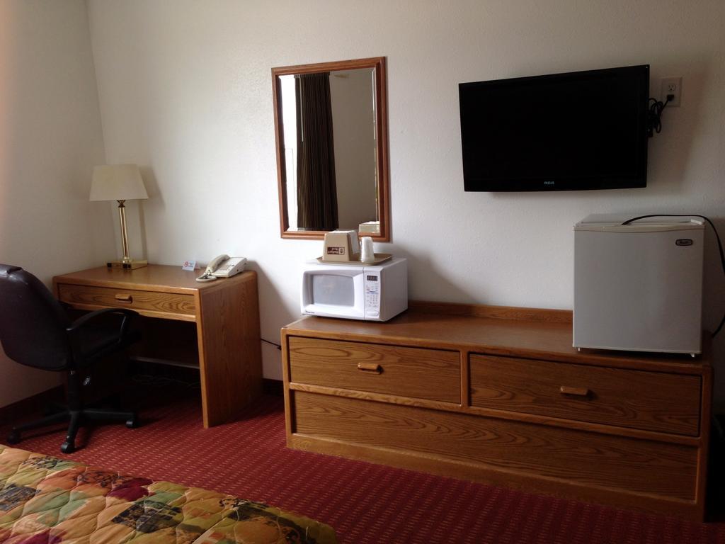 Budget Host Caribou Inn Hallock Rum bild